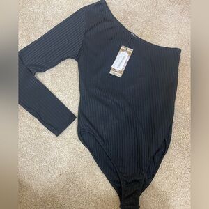 Boohoo NWT size 6 one shoulder black ribbed bodysuit